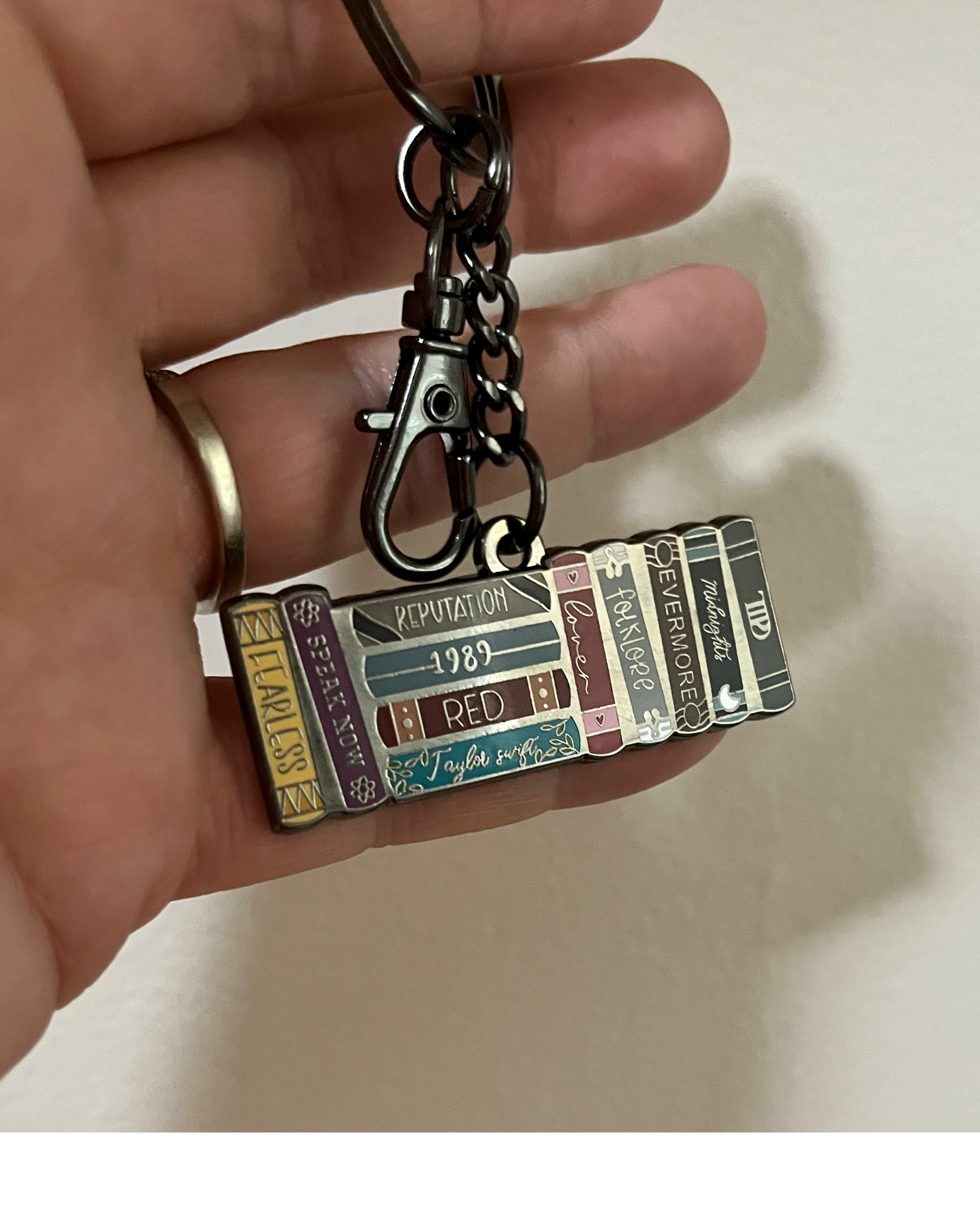 Swift Era Bookshelf Keychain